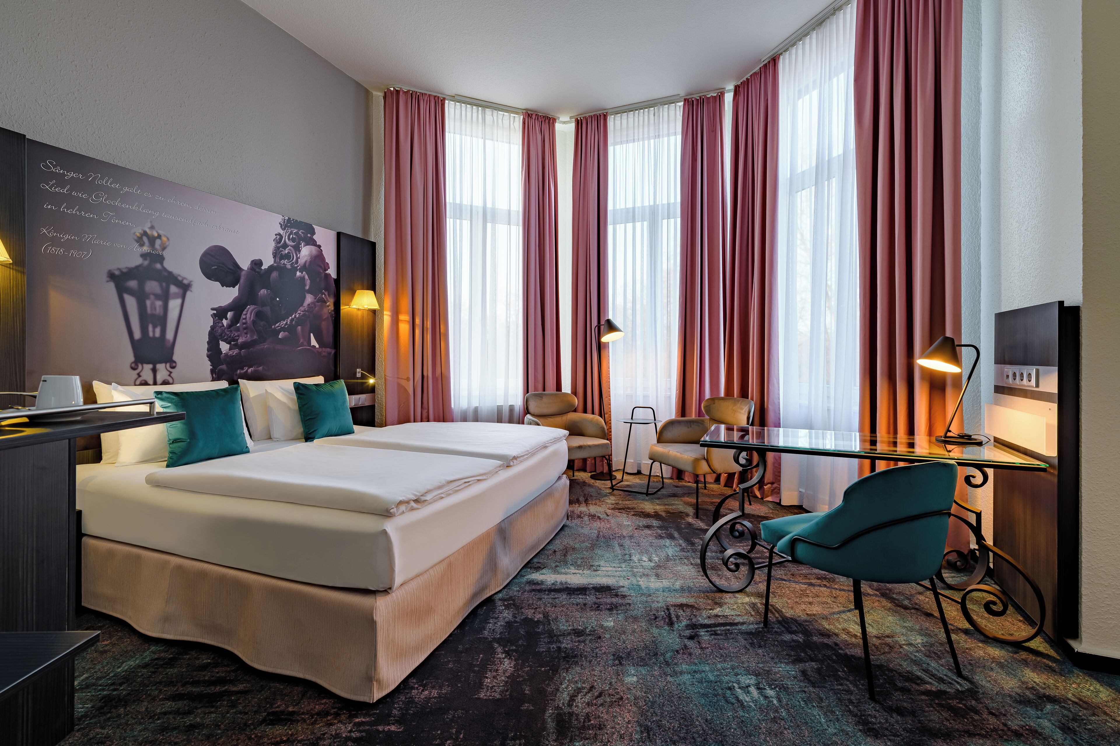 Privilege, Room, 1 Double Bed | Premium bedding, in-room safe, desk, laptop workspace