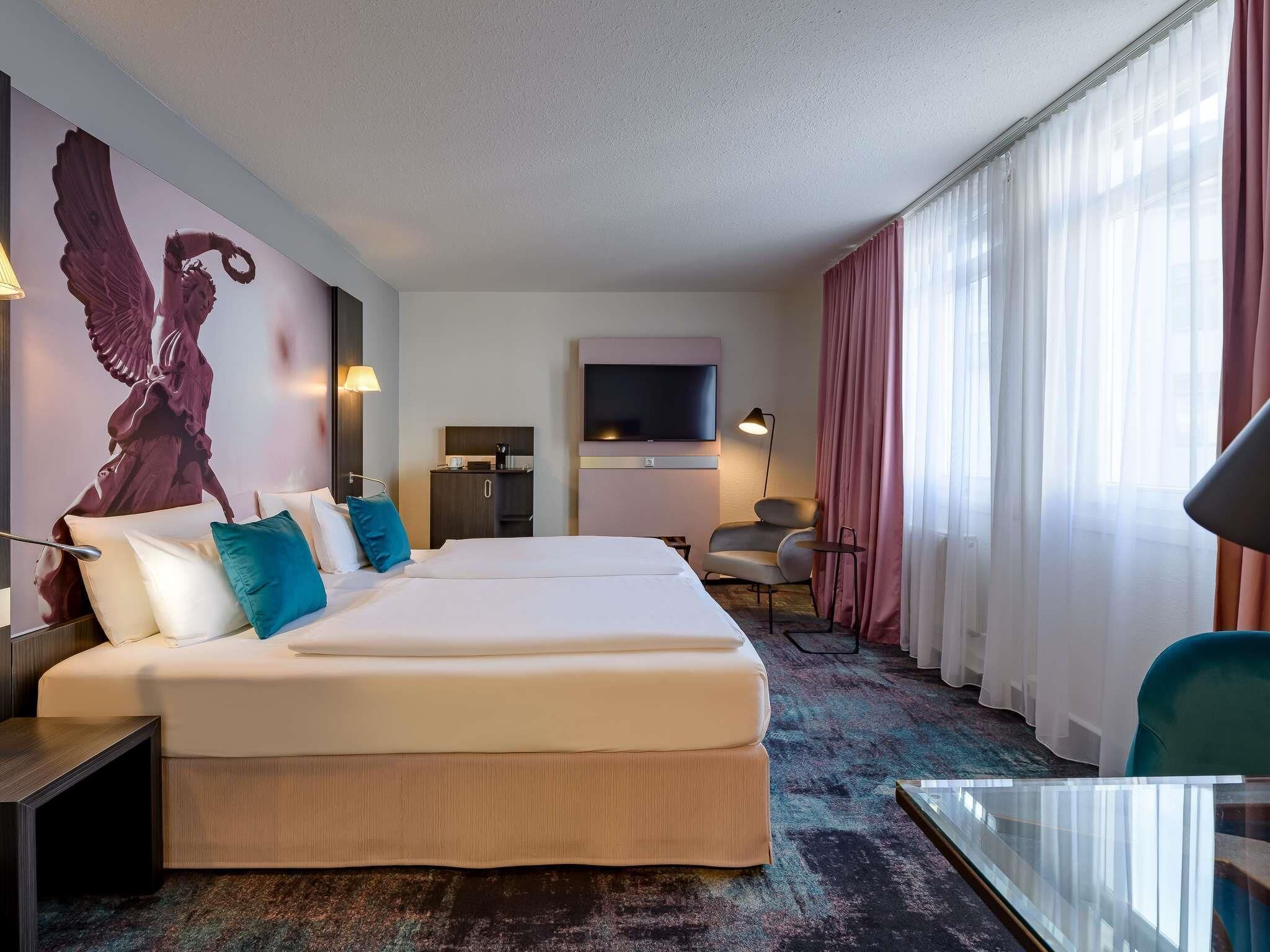Privilege Zimmer mit 2 Einzelbetten | Hochwertige Bettwaren, Zimmersafe, Schreibtisch