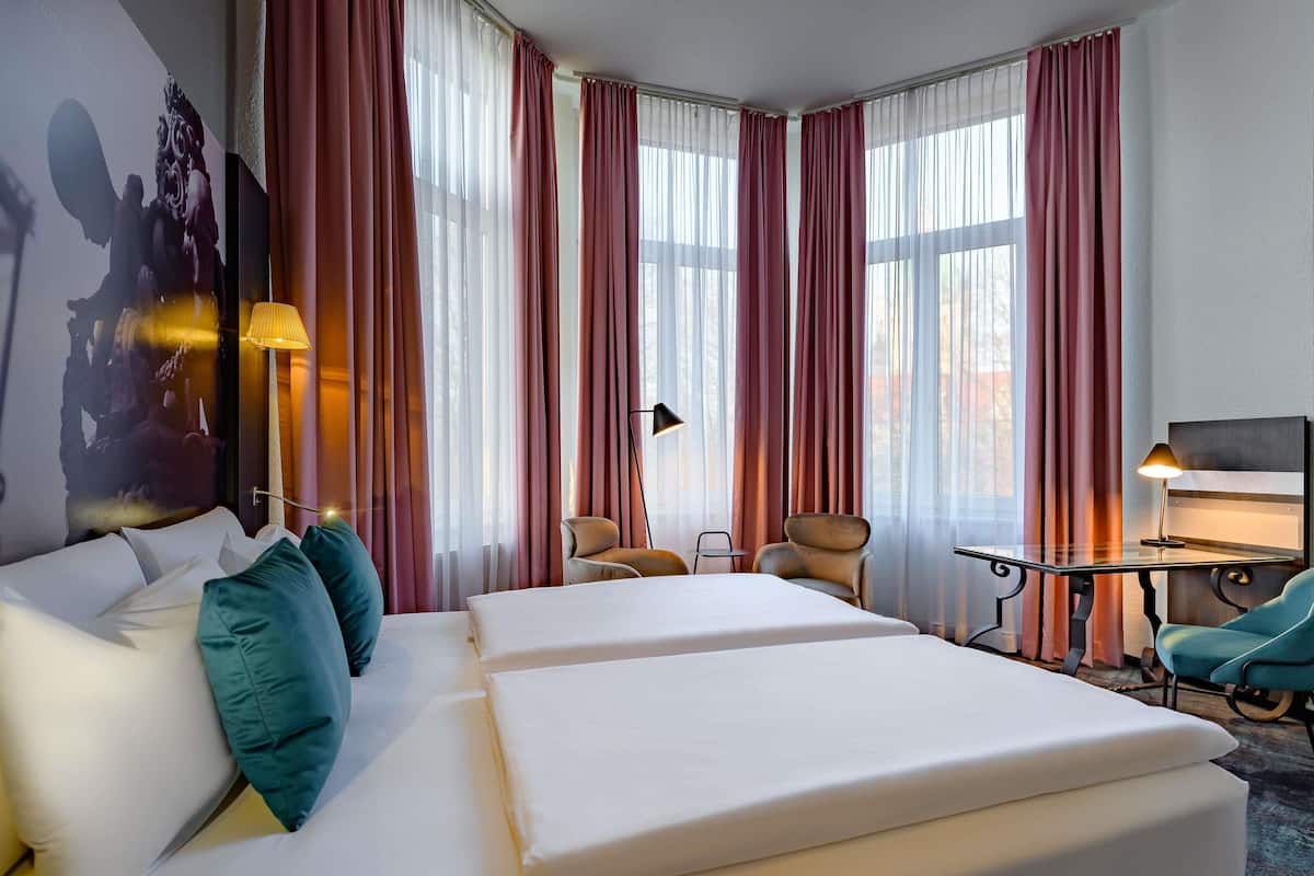 Privilege, Room, 1 Double Bed | Premium bedding, in-room safe, desk, laptop workspace