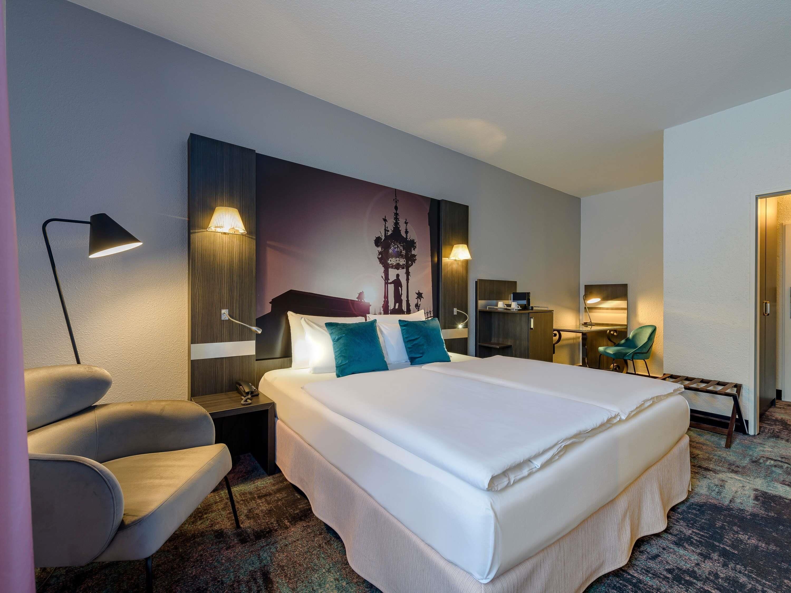 Privilege, Room, 1 Double Bed | Premium bedding, in-room safe, desk, laptop workspace