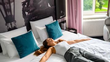 Standard Room, 1 Double Bed | Premium bedding, in-room safe, desk, laptop workspace