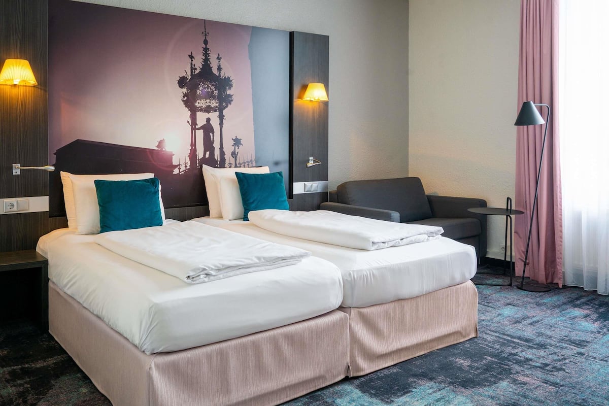 Privilege, Chambre, Plusieurs lits | Literie de qualité, coffre-fort, bureau