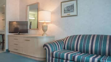Standard Room, 1 King Bed, Non Smoking | Desk, laptop workspace, blackout curtains, iron/ironing board