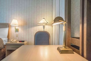 Standard Room, 1 King Bed, Non Smoking | Desk, laptop workspace, blackout drapes, iron/ironing board