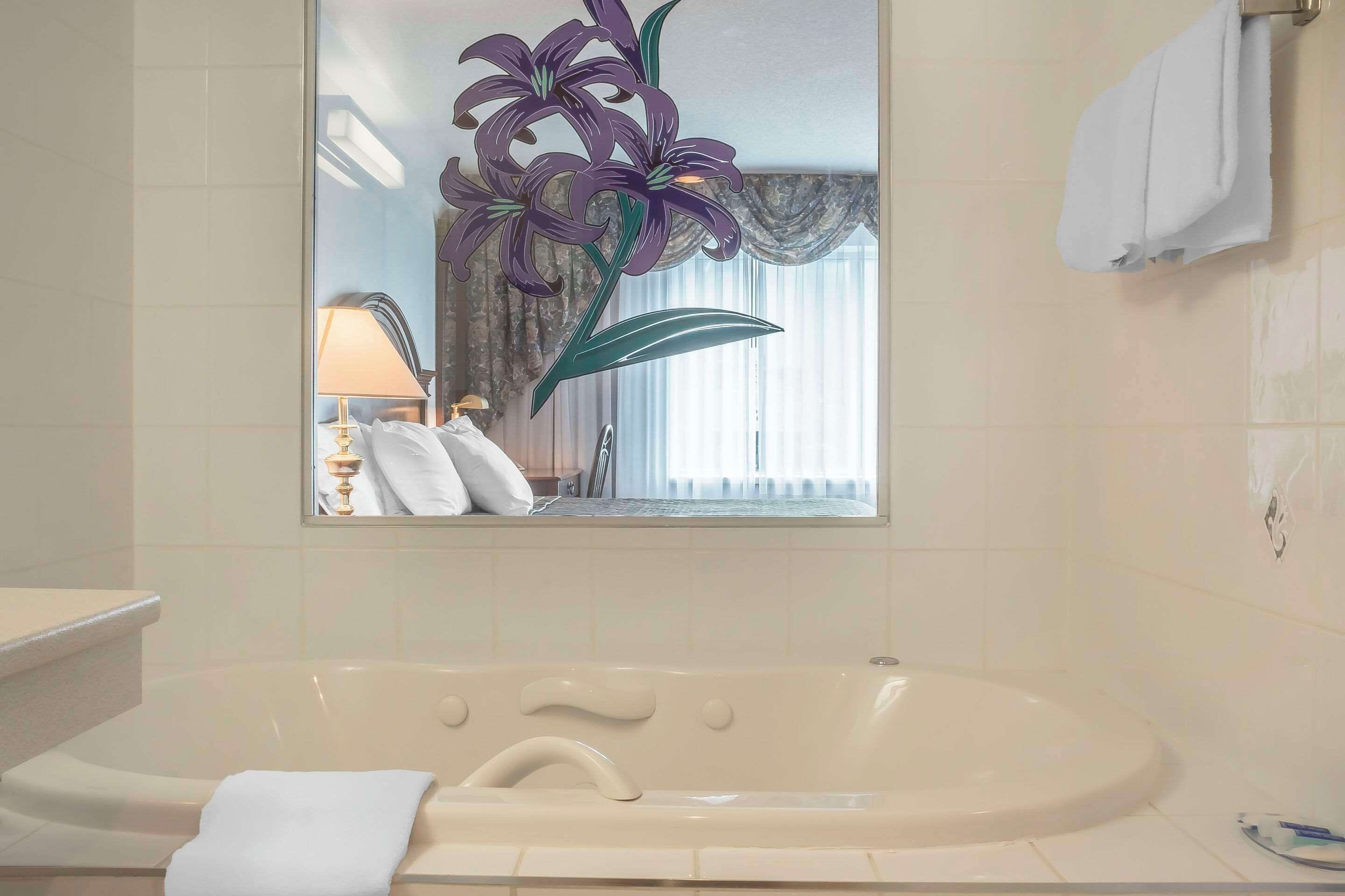 Photo - Rodeway Inn Fallsview