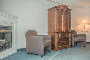 Bureau, espace de travail pour ordinateur portable, rideaux occultants