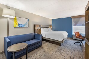 Tallelokero huoneessa, työpöytä, äänieristys, silitysrauta/-lauta