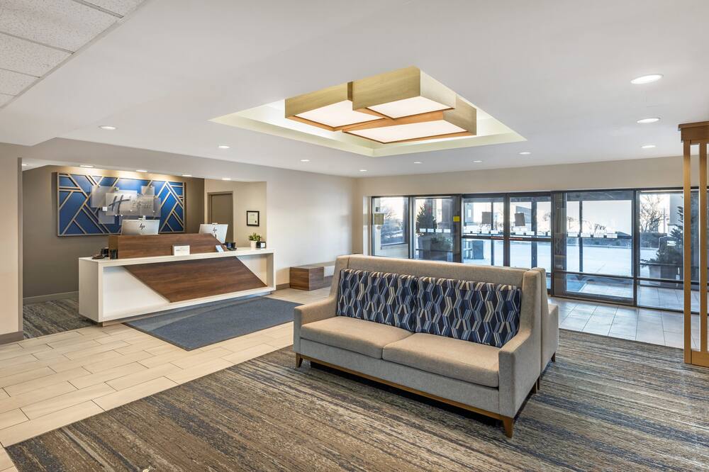 Holiday Inn Express Crestwood by IHG