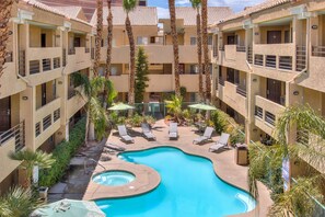 Açık yüzme havuzu