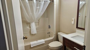Standard Room, 1 Queen Bed, Accessible, Non Smoking | Bathroom