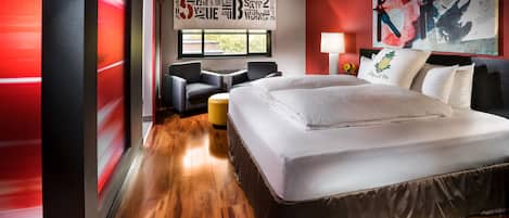 Literie de qualité, couette en duvet, lit avec matelas à plateau-coussin