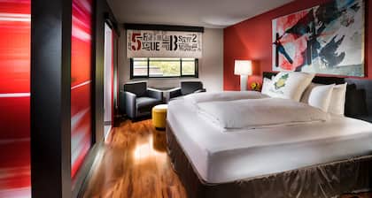 Staypineapple, Hotel FIVE, Downtown Seattle