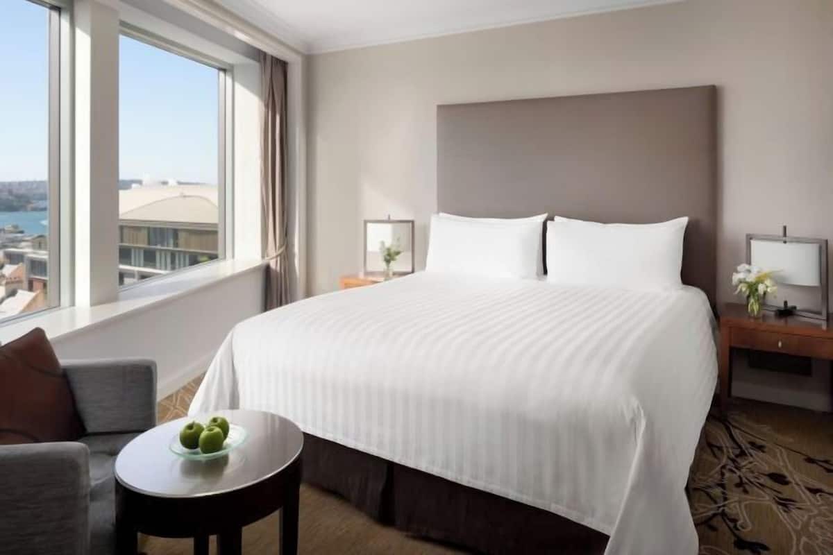 Premium bedding, in-room safe, desk, blackout drapes