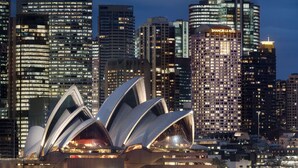 A cityscape with the Shindor Hotel and the Sydney Opera House. - Shangri-La Sydney (The Rocks)