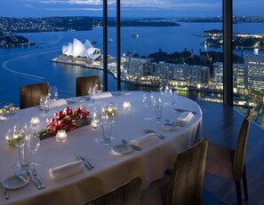 2 restaurants, breakfast served - Shangri-La Sydney (The Rocks)
