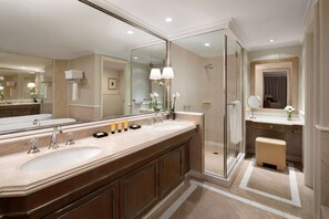 Presidential Suite, Club Lounge Access (High Floor) | Bathroom | Separate tub and shower, free toiletries, hair dryer, bathrobes