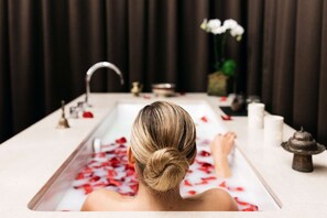 Salas de tratamiento para parejas, un sauna, tratamientos corporales