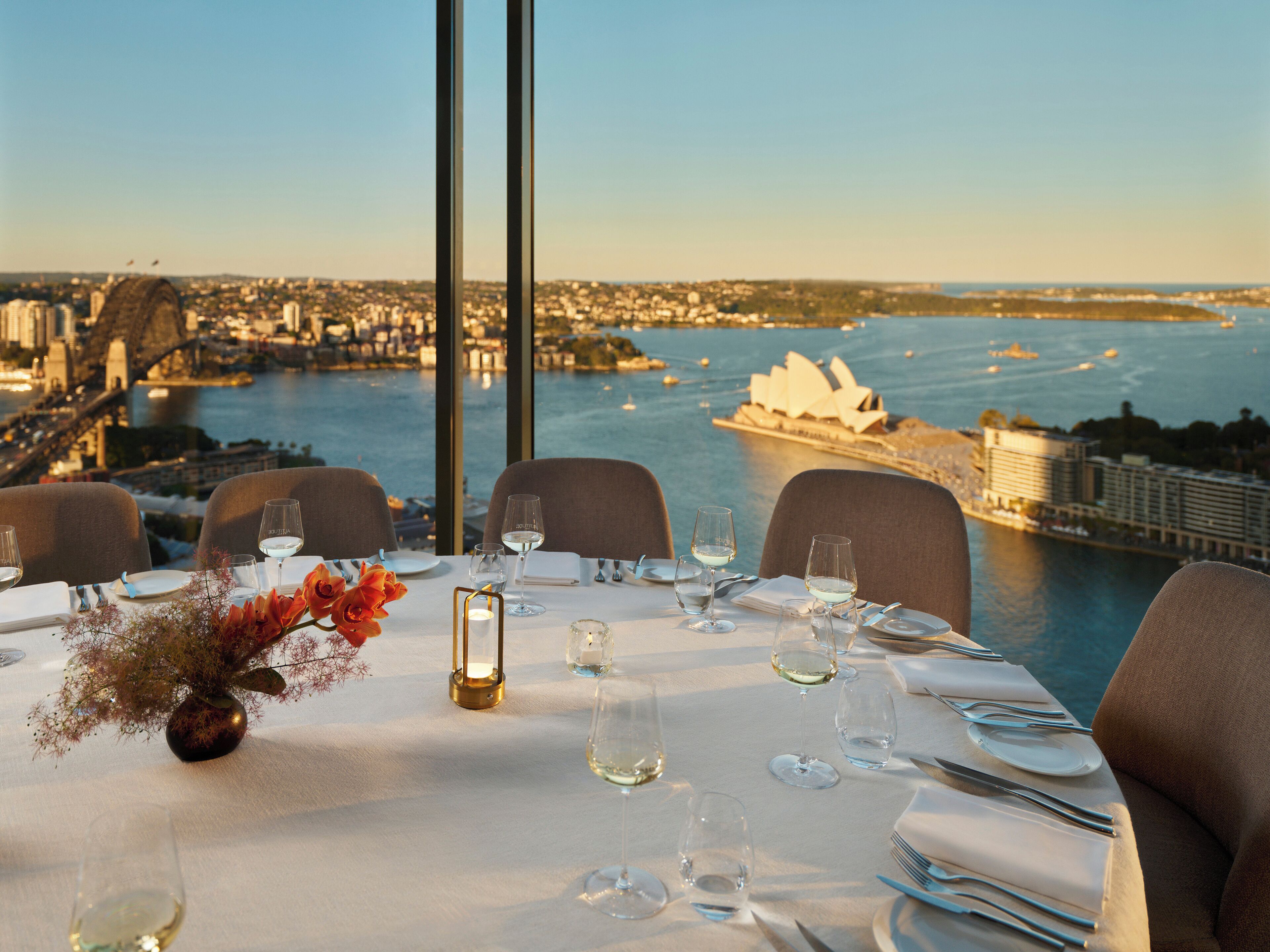 2 restaurants, breakfast served