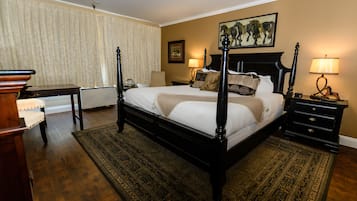 Room, 1 King Bed, Refrigerator & Microwave