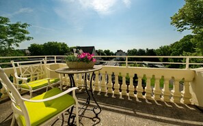 Minibar, in-room safe, laptop workspace, blackout drapes - Best Western Hotel Kaiserhof (Bonn)