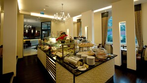 Desayuno bufé gratuito y diario