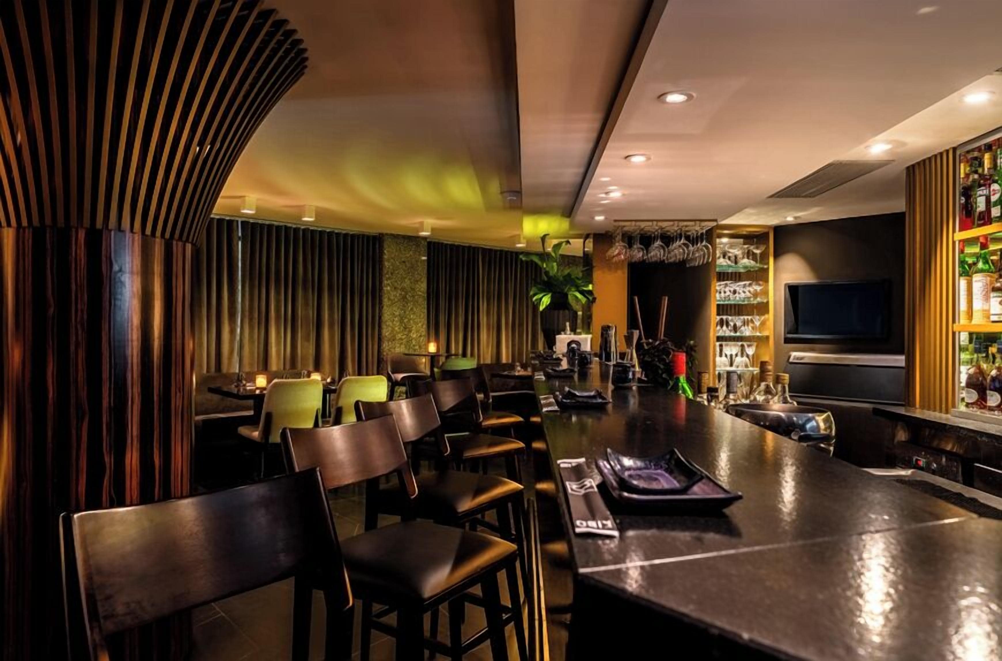 3 restaurants, breakfast, lunch, dinner served; sushi