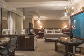 Premier Studio Suite, 2 Double Beds | 1 bedroom, minibar, in-room safe, blackout drapes