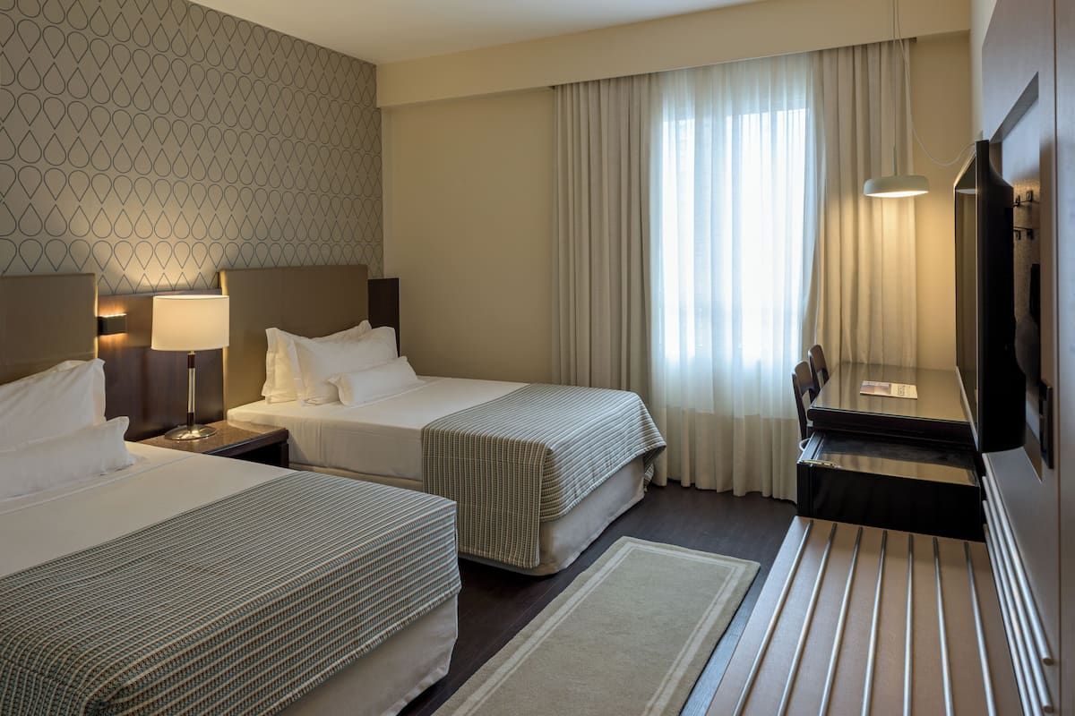 1 bedroom, hypo-allergenic bedding, minibar, in-room safe