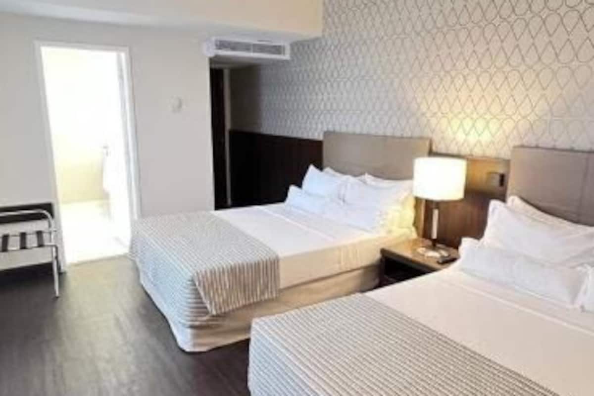 Select Plus Twin | Hypo-allergenic bedding, minibar, in-room safe, blackout drapes