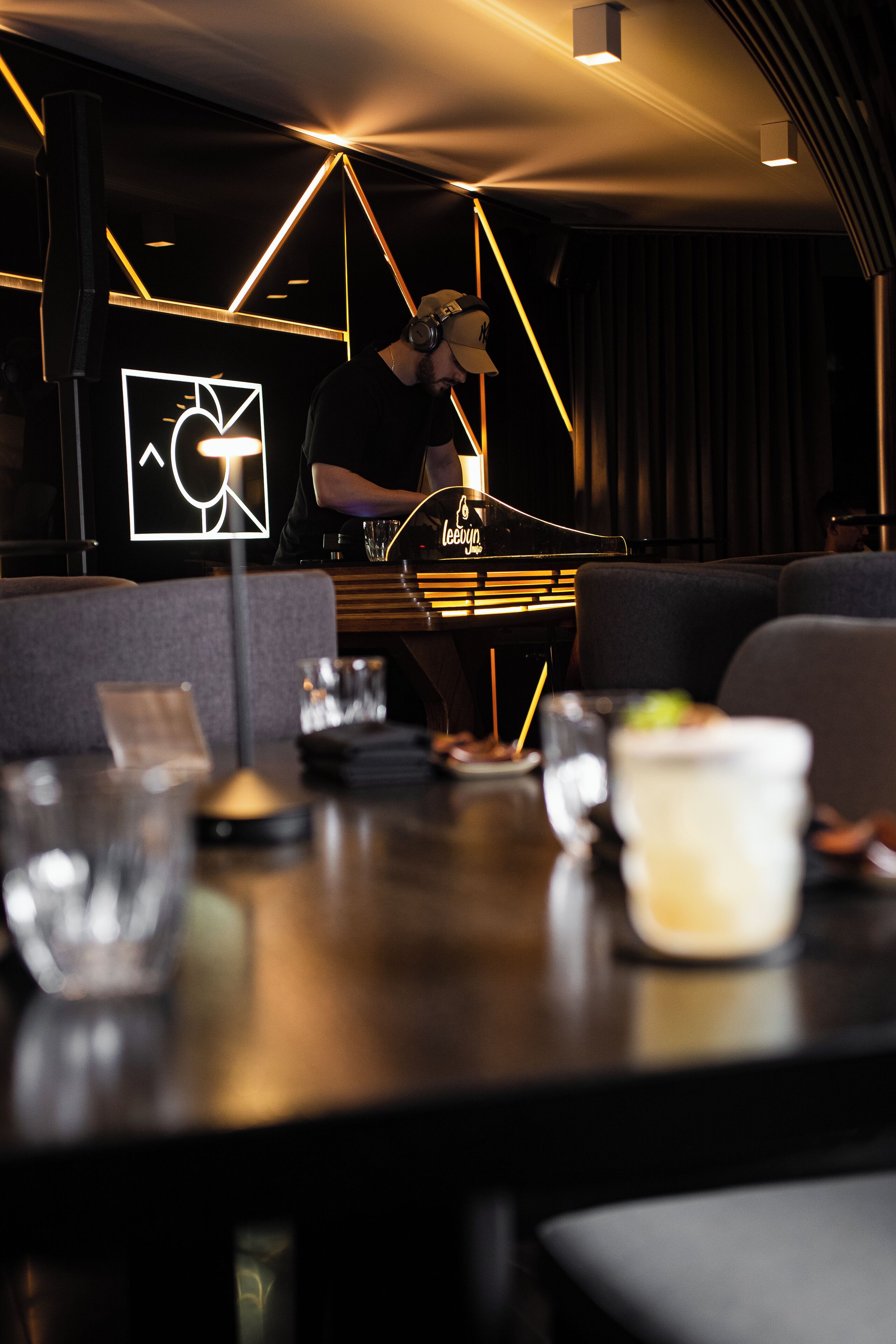 3 restaurants, breakfast, lunch, dinner served; sushi