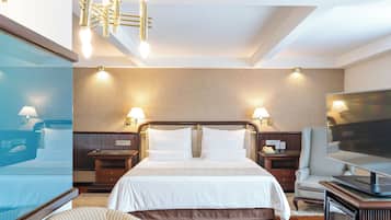 Premier Casal | Hypo-allergenic bedding, minibar, in-room safe, blackout drapes