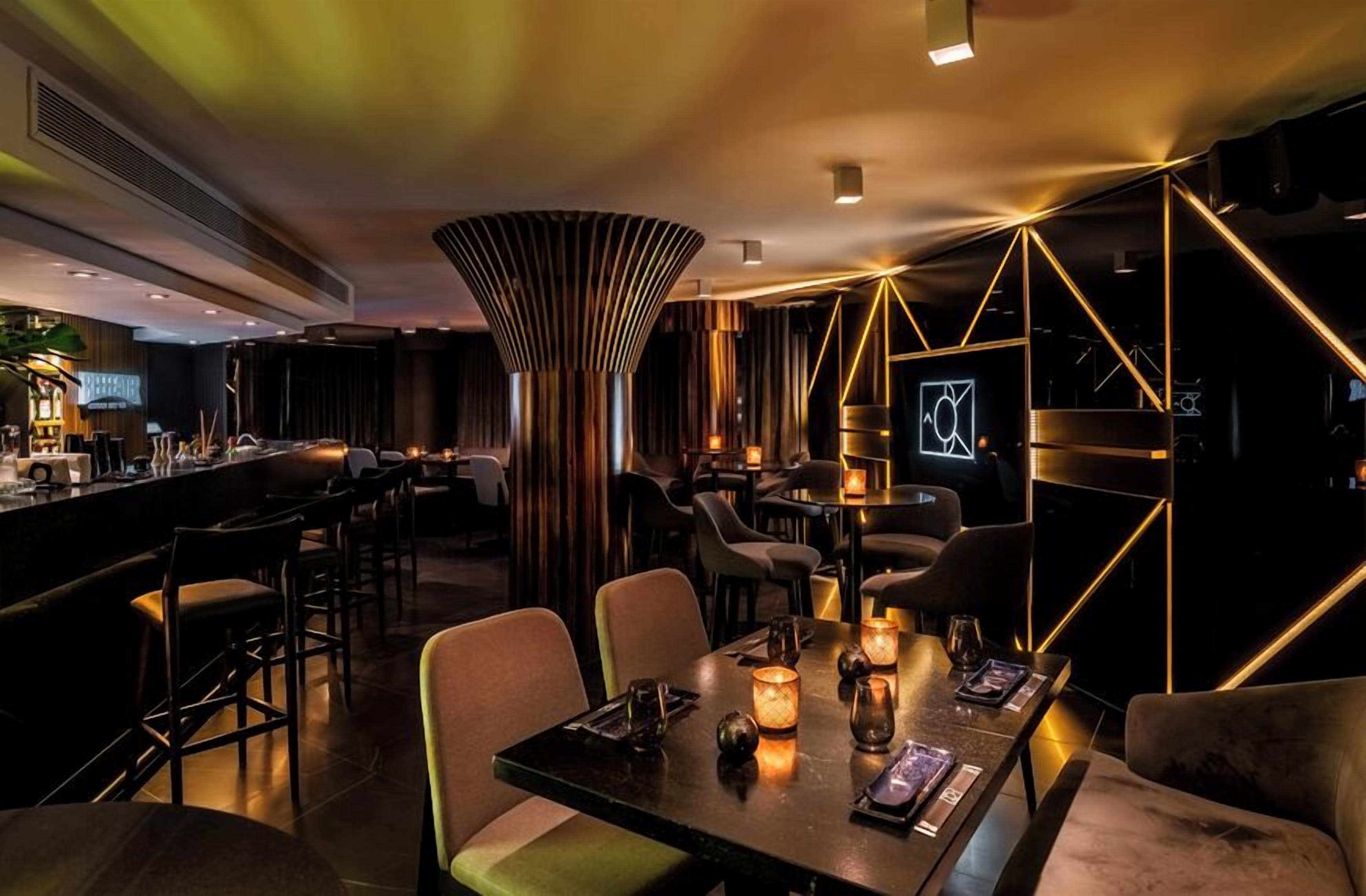 3 間餐廳，供應早餐、午餐和晚餐，壽司