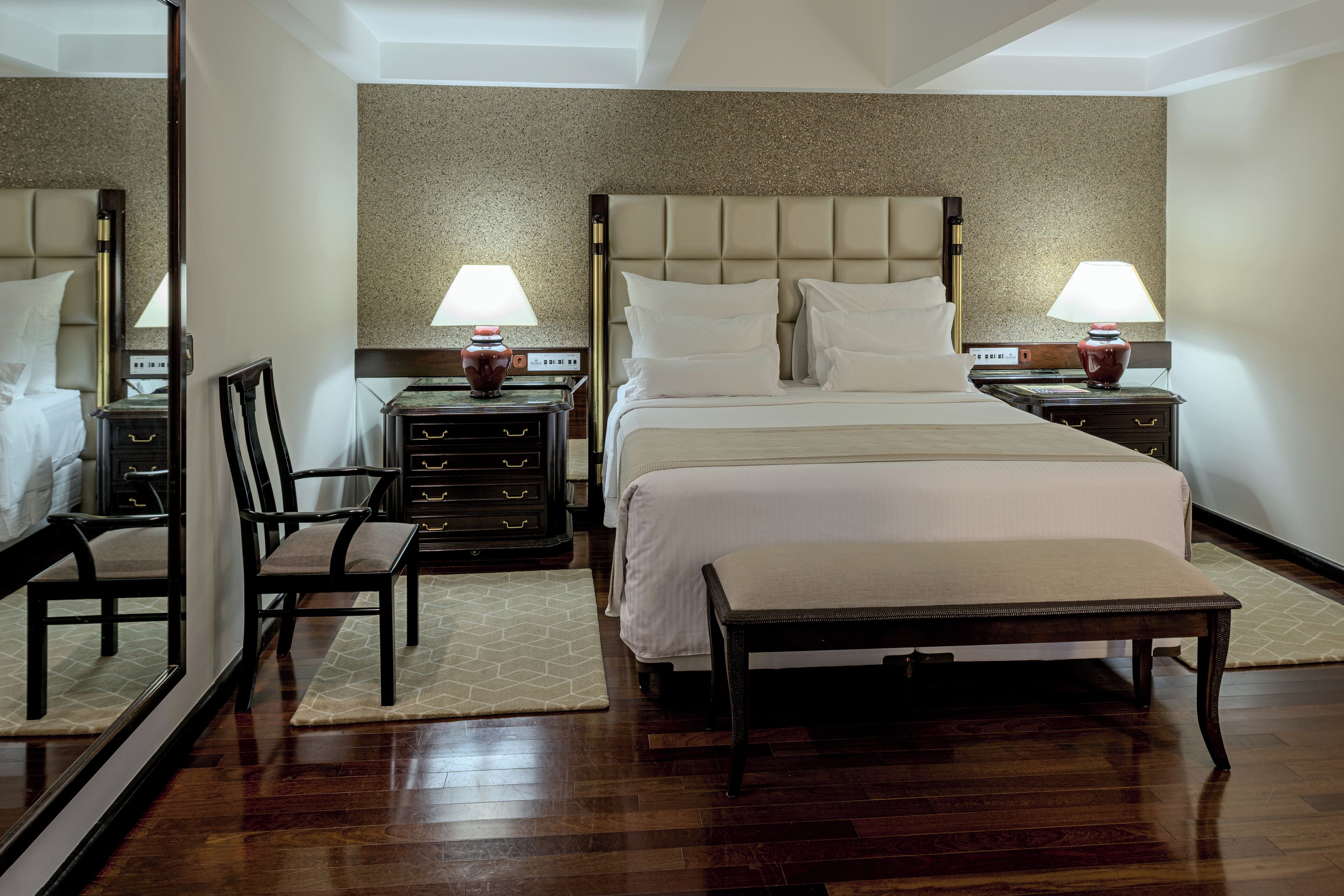 executive studio suite, 1 king bed | hypo-allergenic bedding, minibar, in-room safe, blackout curtains