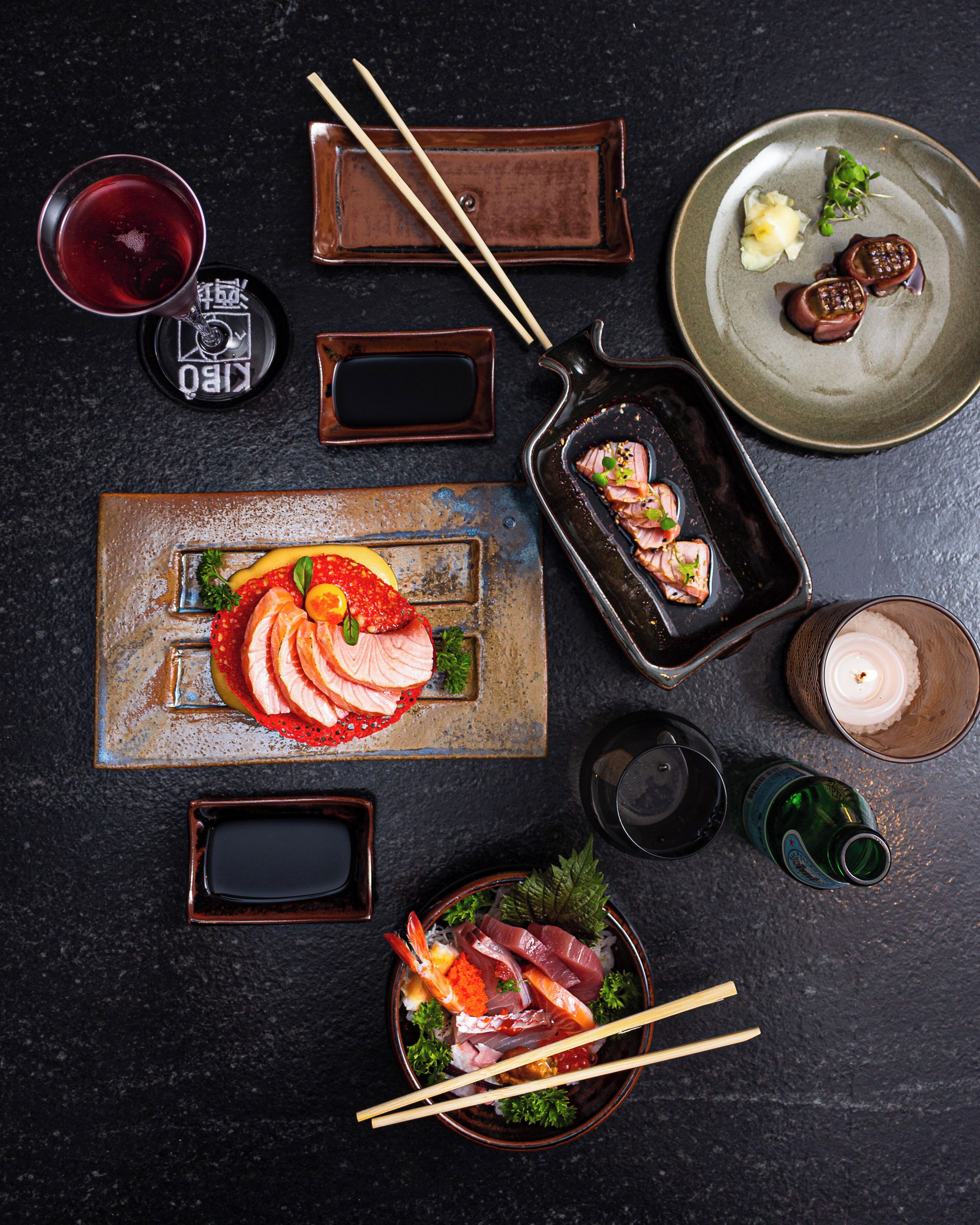 3 restaurants, breakfast, lunch, dinner served; sushi