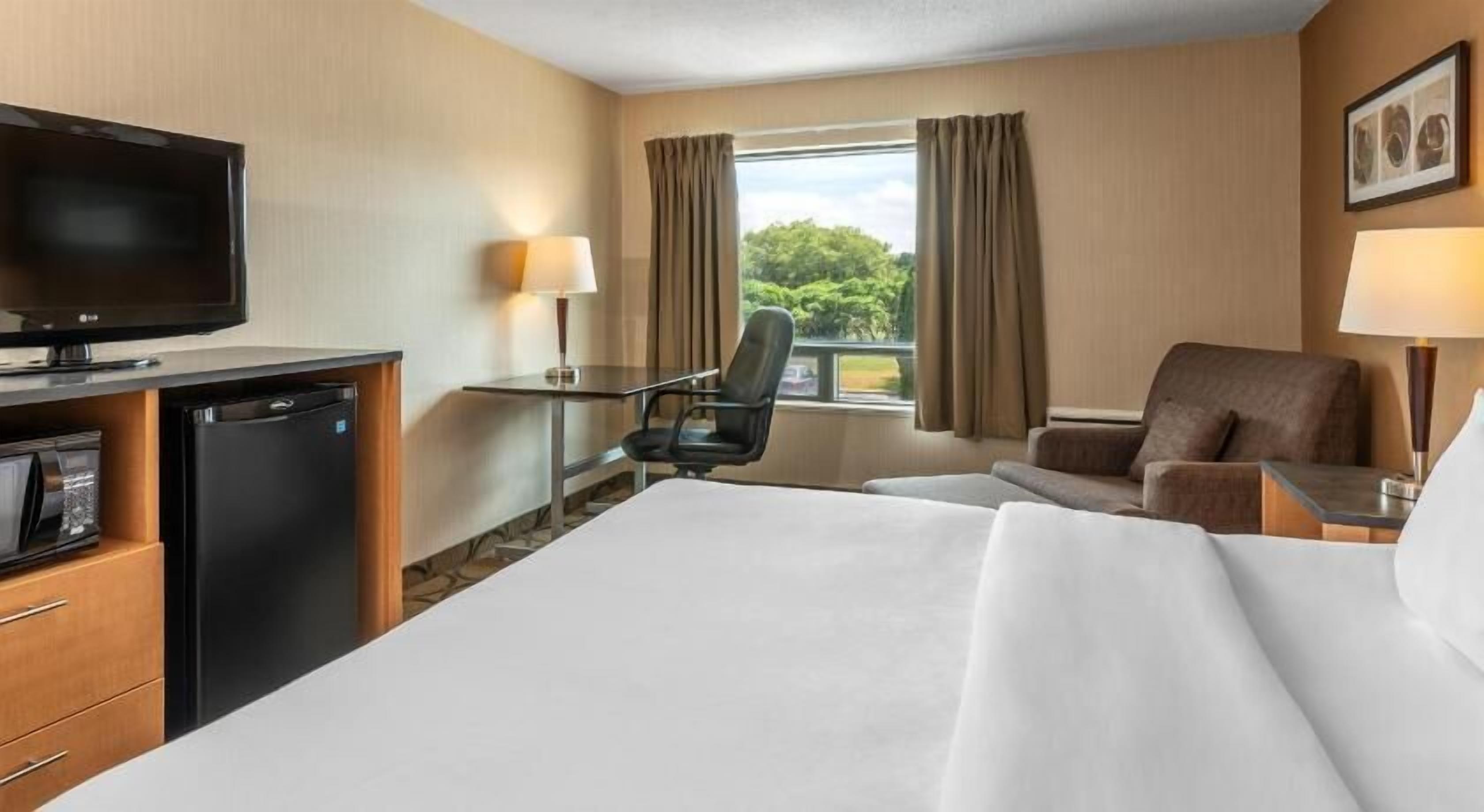 Premium bedding, pillowtop beds, desk, blackout drapes