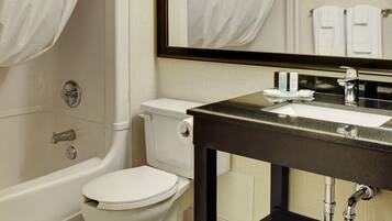 Combined shower/tub, free toiletries, hair dryer, towels