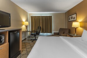 Standard Room, 1 Queen Bed with Sofa bed, Non Smoking | Premium bedding, pillowtop beds, desk, blackout drapes