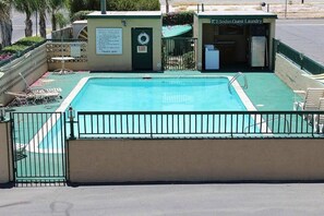 Outdoor pool - Yuma 4th Avenue Travelodge (Yuma)