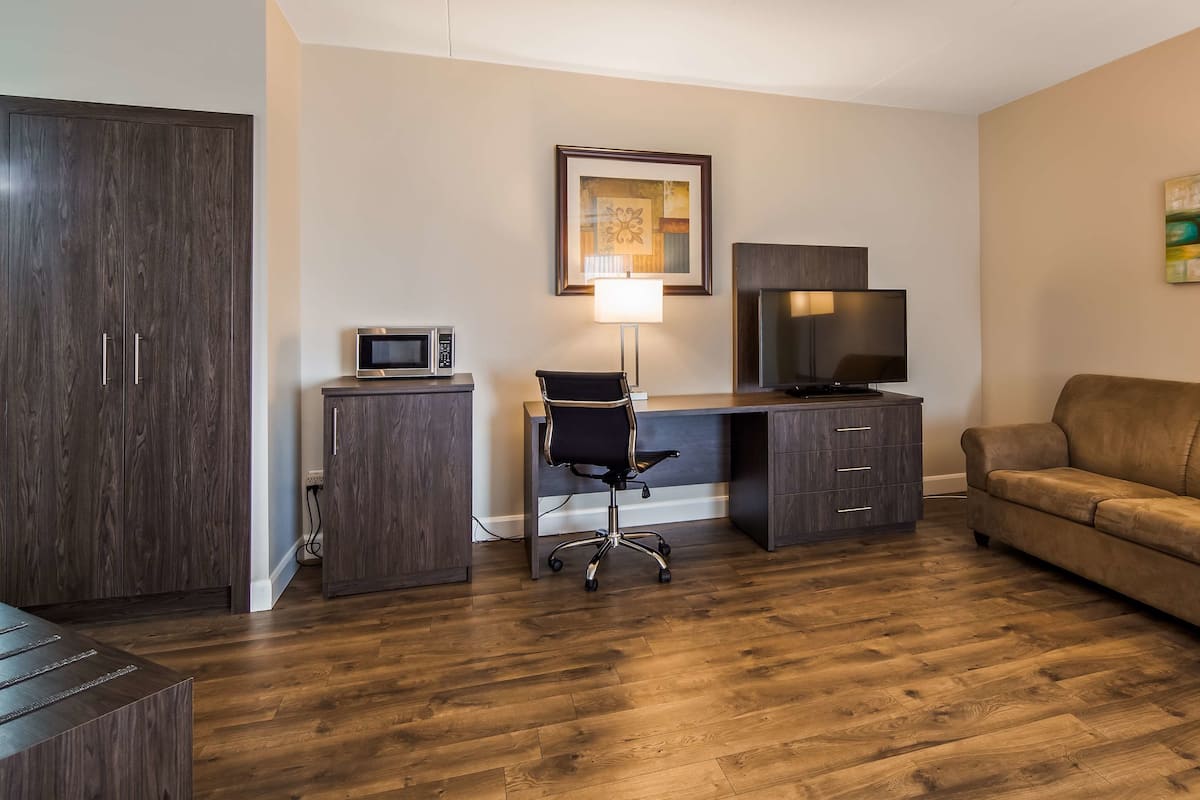 Camas Select Comfort, cortinas blackout y tabla de planchar con plancha
