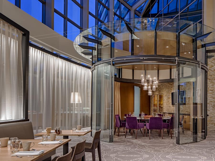 Sarapan, makan tengah hari dan makan malam dihidangkan