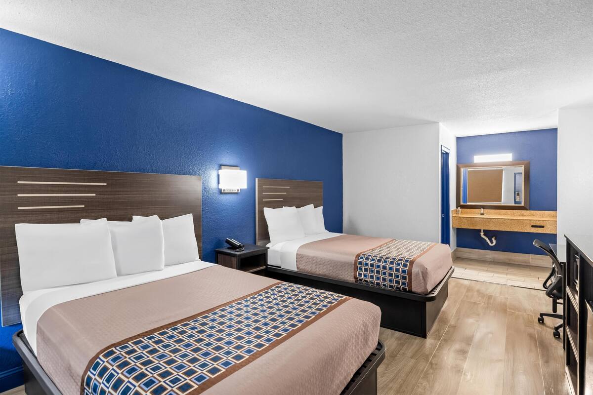 WiFi (free), bed sheets