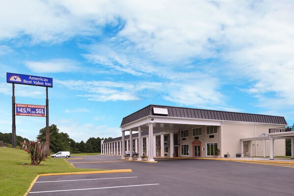 Property entrance - Americas Best Value Inn Richmond South (Richmond)