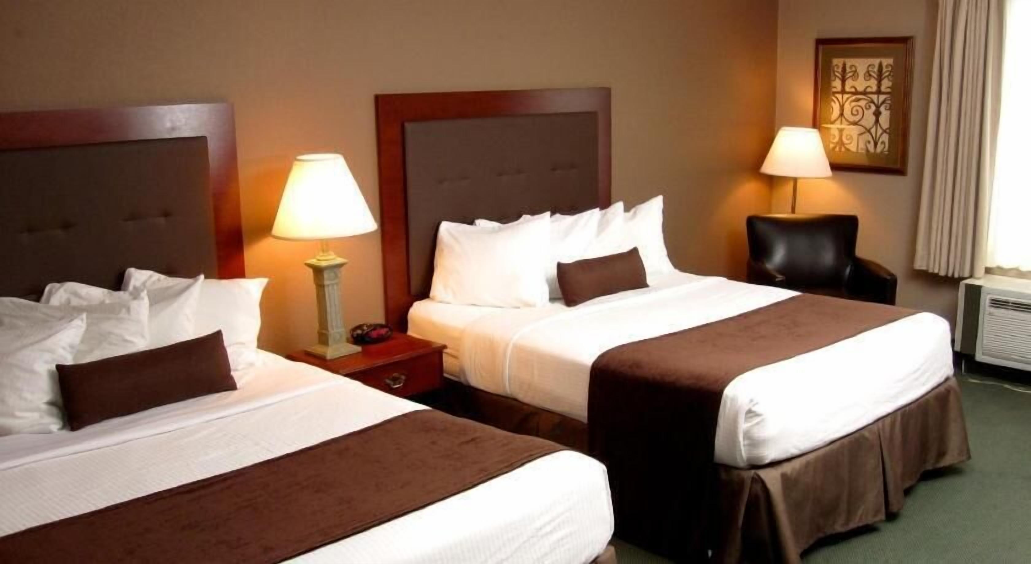 10 bedrooms, premium bedding, desk, laptop workspace