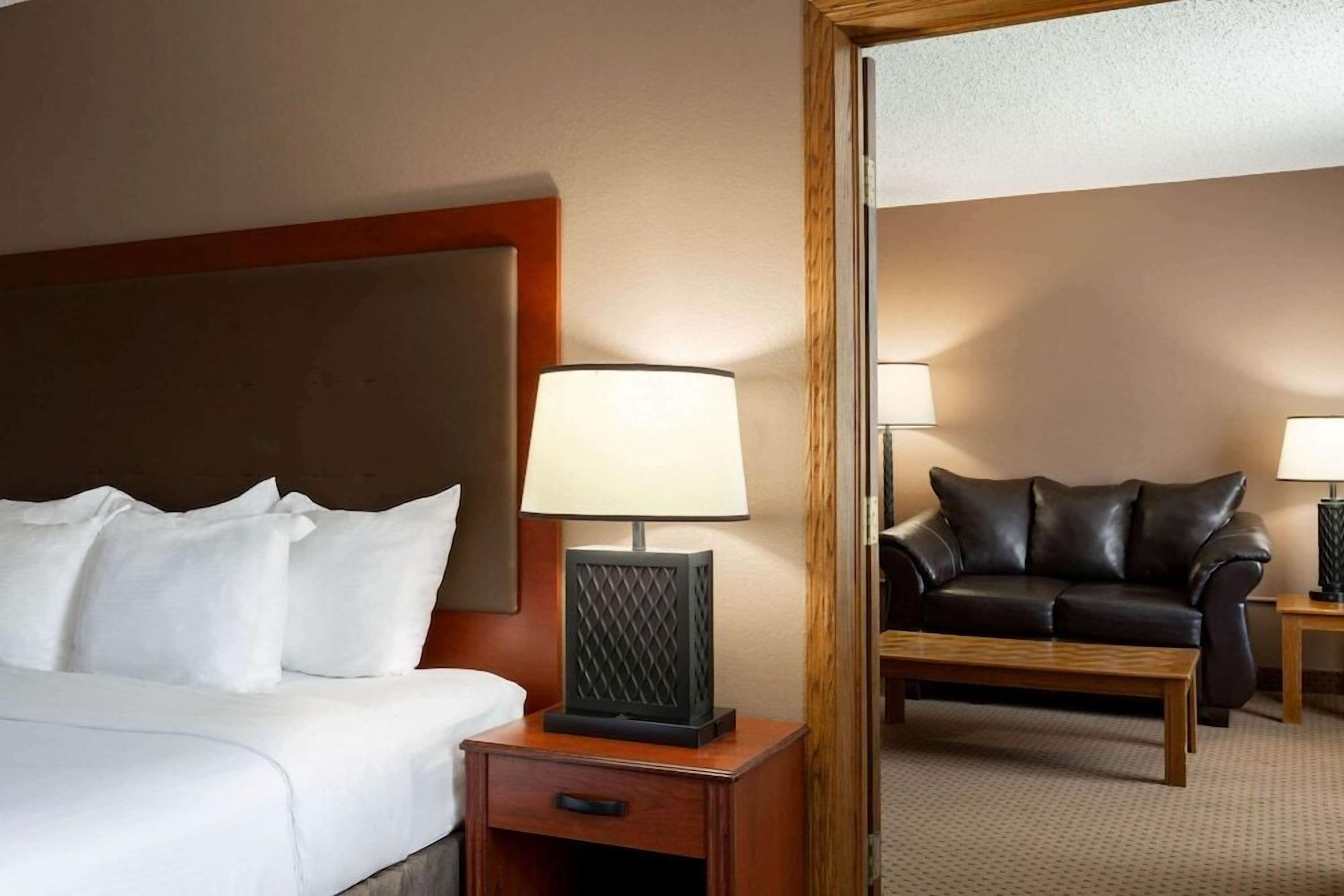 10 bedrooms, premium bedding, desk, laptop workspace
