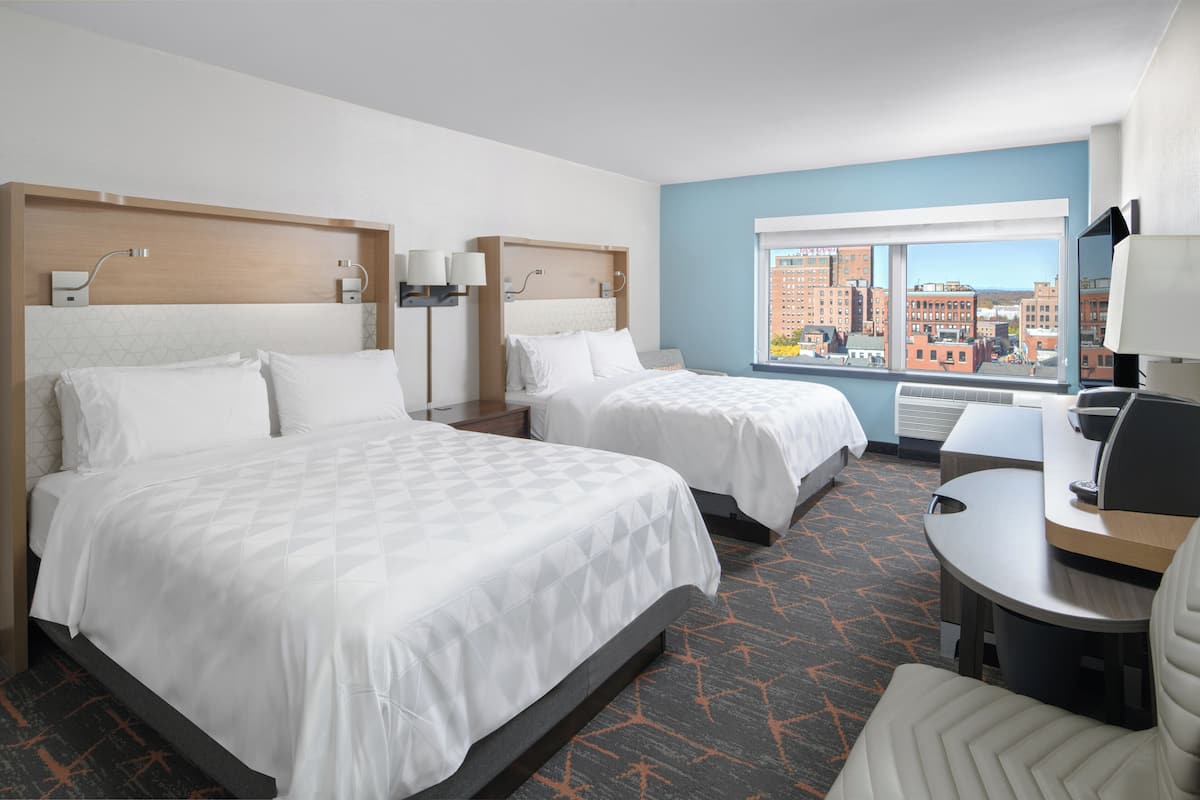 Standard Room | Hypo-allergenic bedding, in-room safe, desk, blackout drapes