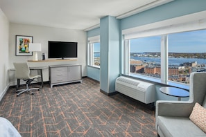 Hypo-allergenic bedding, in-room safe, desk, blackout curtains
