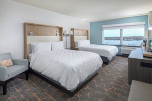 Hypo-allergenic bedding, in-room safe, desk, blackout curtains - Holiday Inn Portland-By the Bay by IHG (Portland)