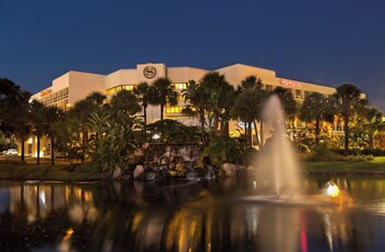Front of property - evening/night at Sheraton Orlando Lake Buena Vista Resort
