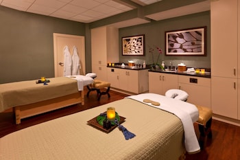 Couples treatment rooms, body treatments, hydrotherapy, aromatherapy at Sheraton Orlando Lake Buena Vista Resort