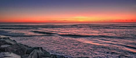 Una playa cerca, toallas de playa